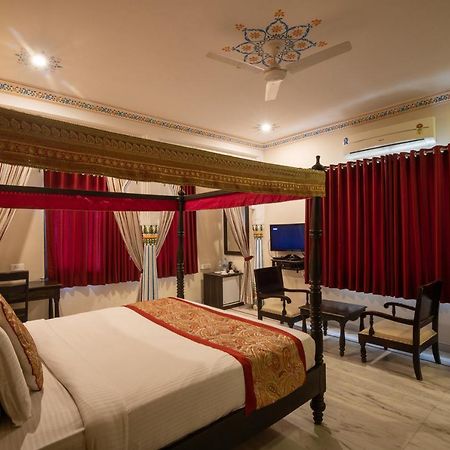 אודייפור Hotel Royal Pratap Niwas מראה חיצוני תמונה