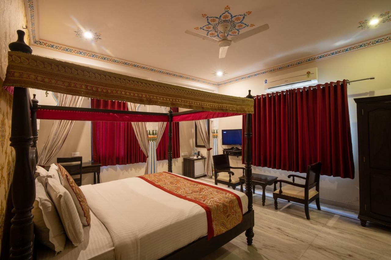 אודייפור Hotel Royal Pratap Niwas מראה חיצוני תמונה