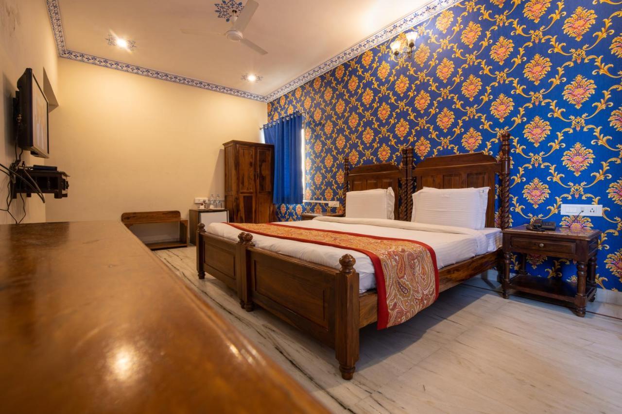 אודייפור Hotel Royal Pratap Niwas מראה חיצוני תמונה