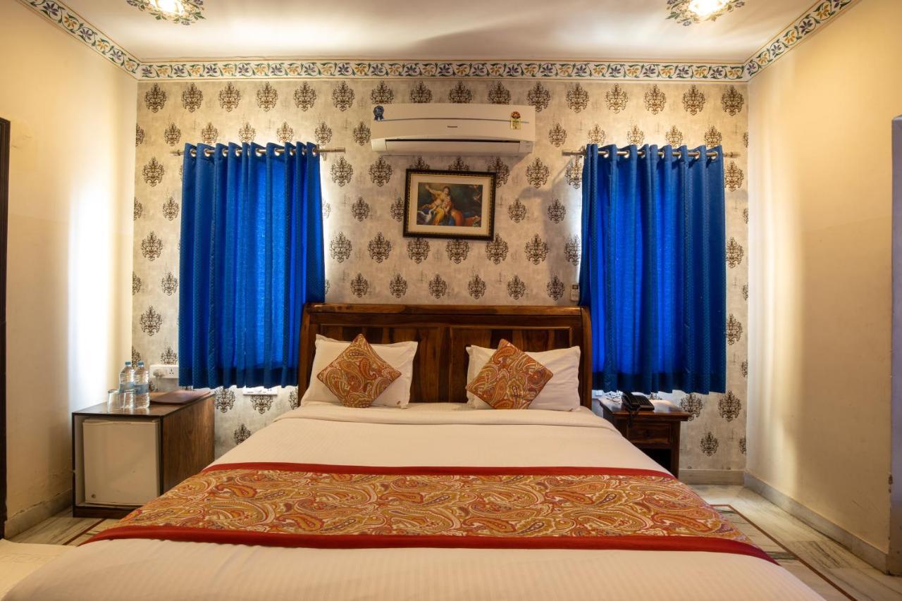 אודייפור Hotel Royal Pratap Niwas מראה חיצוני תמונה