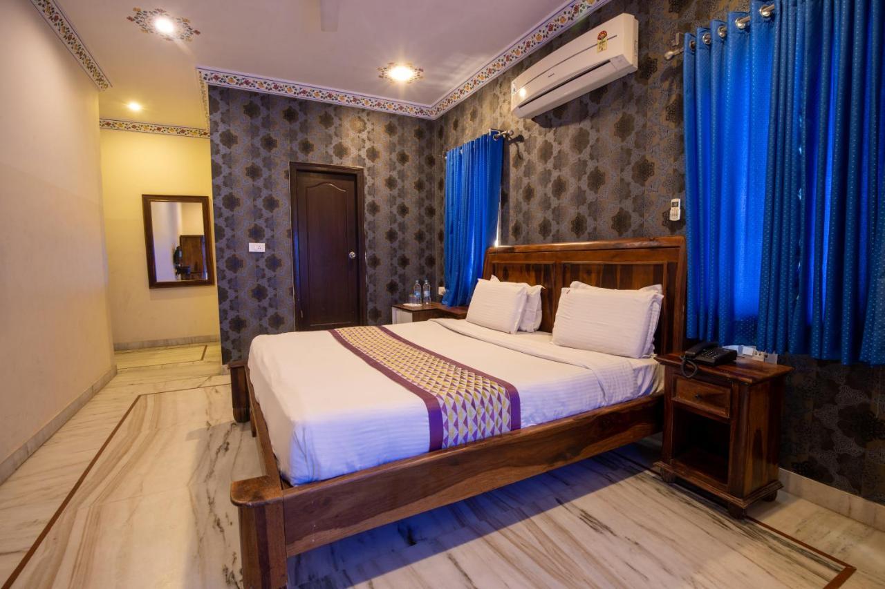 אודייפור Hotel Royal Pratap Niwas מראה חיצוני תמונה