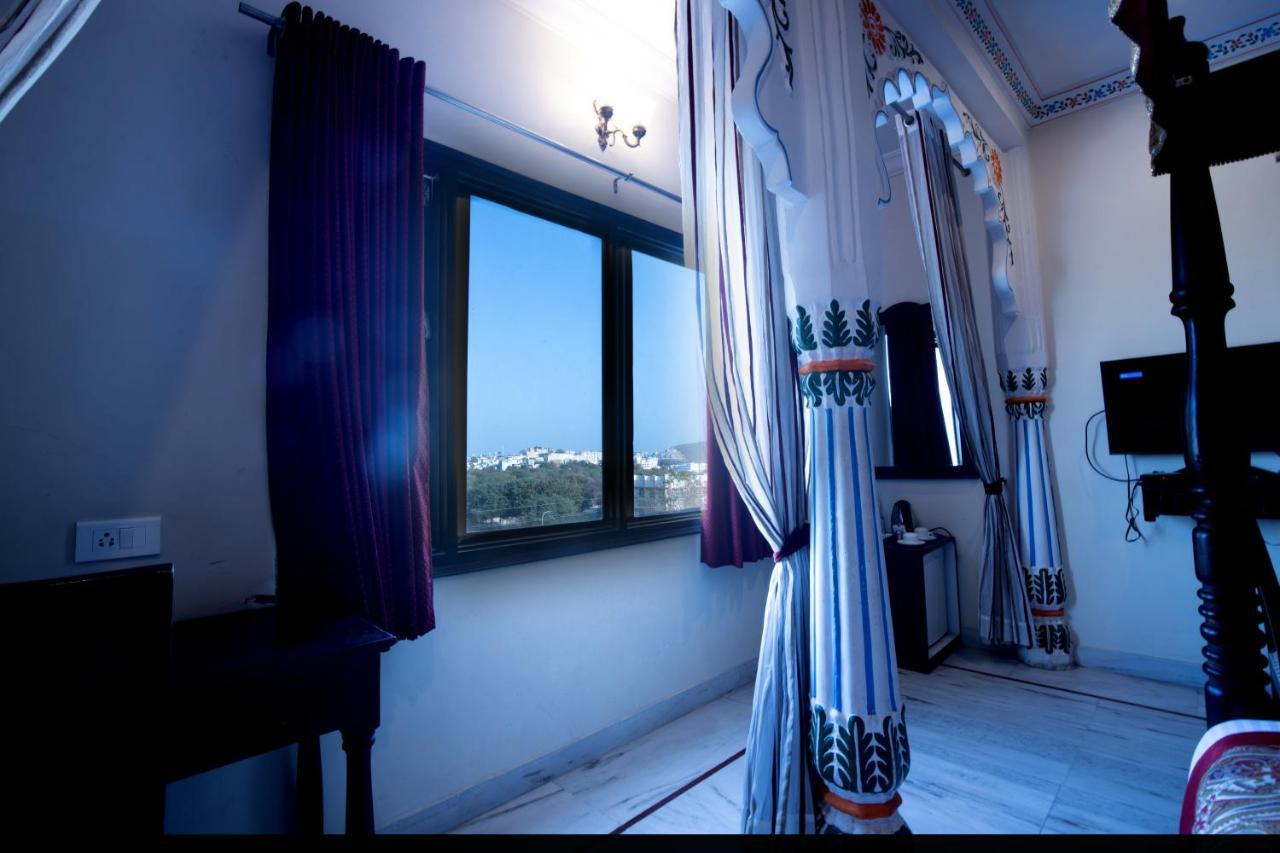 אודייפור Hotel Royal Pratap Niwas מראה חיצוני תמונה