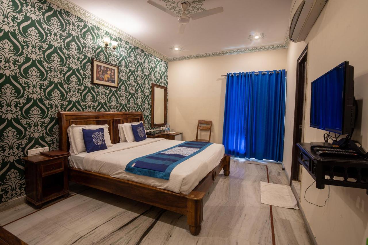 אודייפור Hotel Royal Pratap Niwas מראה חיצוני תמונה