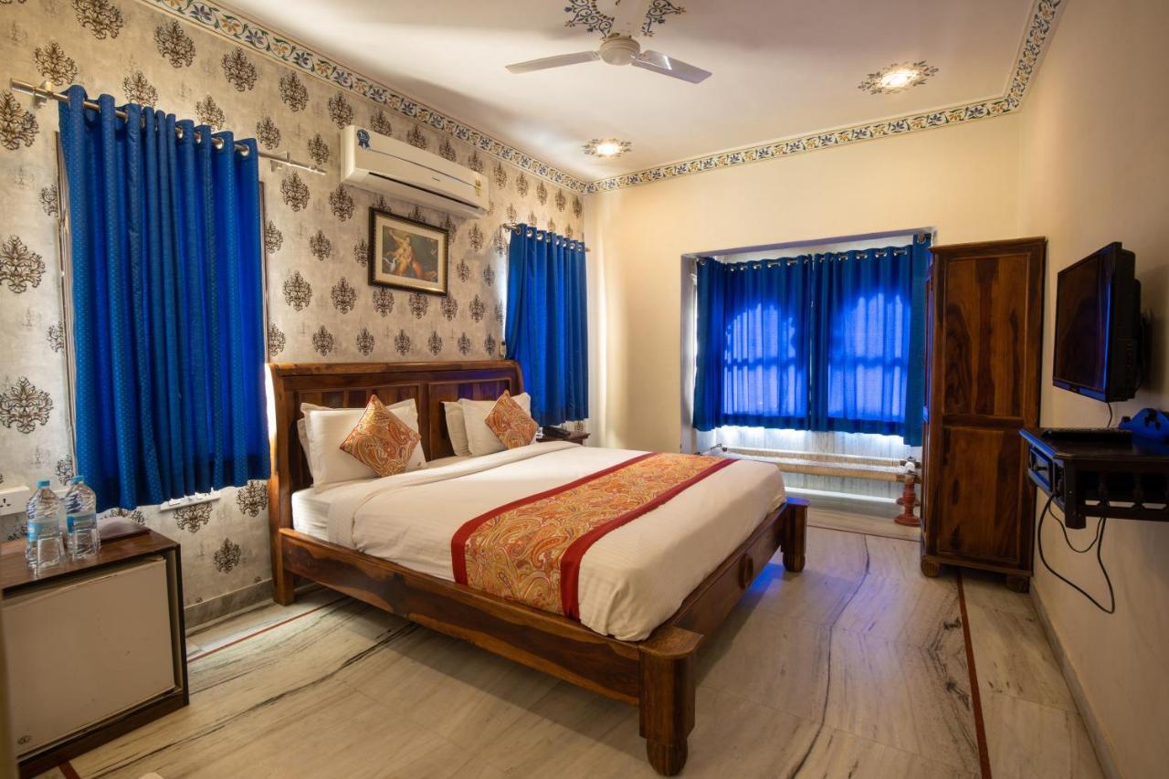 אודייפור Hotel Royal Pratap Niwas מראה חיצוני תמונה