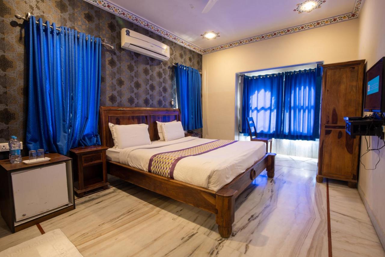 אודייפור Hotel Royal Pratap Niwas מראה חיצוני תמונה
