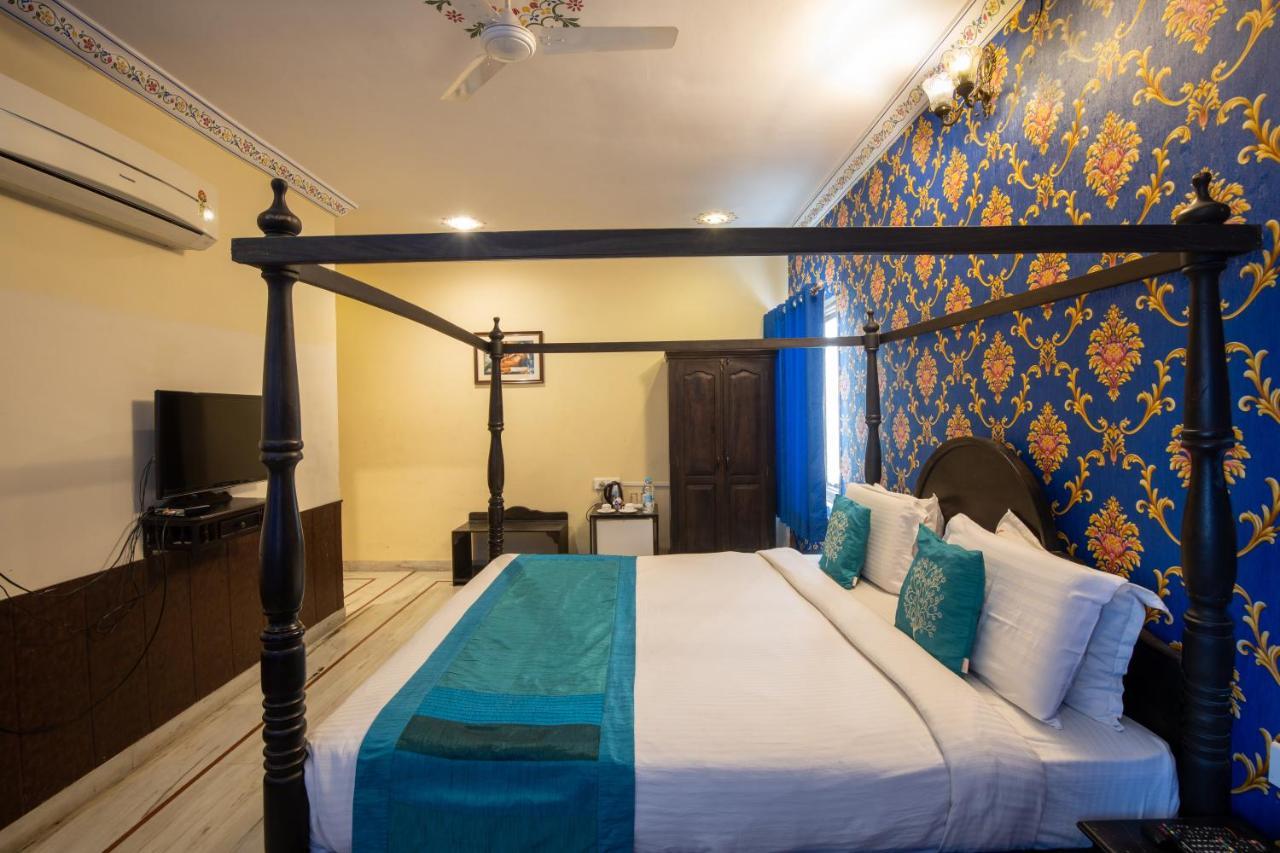 אודייפור Hotel Royal Pratap Niwas מראה חיצוני תמונה