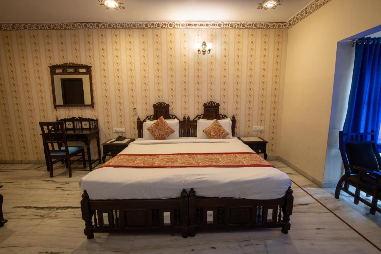 אודייפור Hotel Royal Pratap Niwas מראה חיצוני תמונה