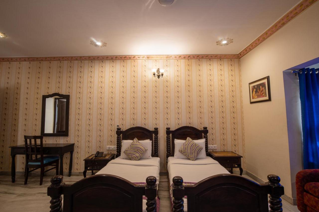 אודייפור Hotel Royal Pratap Niwas מראה חיצוני תמונה