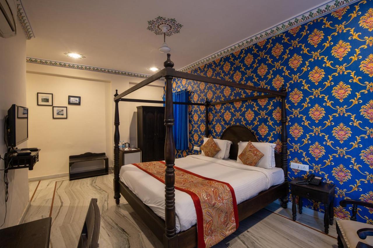 אודייפור Hotel Royal Pratap Niwas מראה חיצוני תמונה