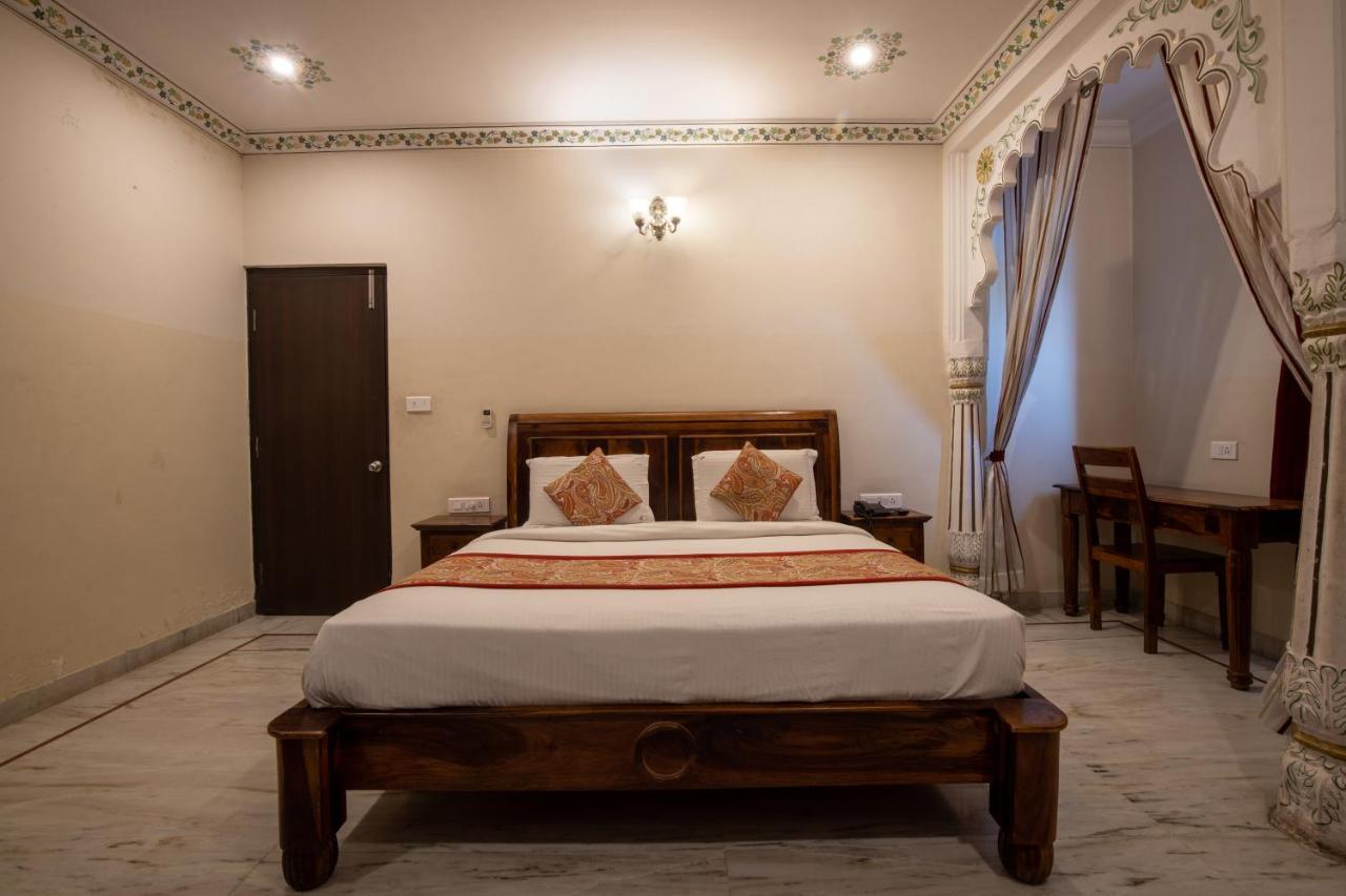 אודייפור Hotel Royal Pratap Niwas מראה חיצוני תמונה