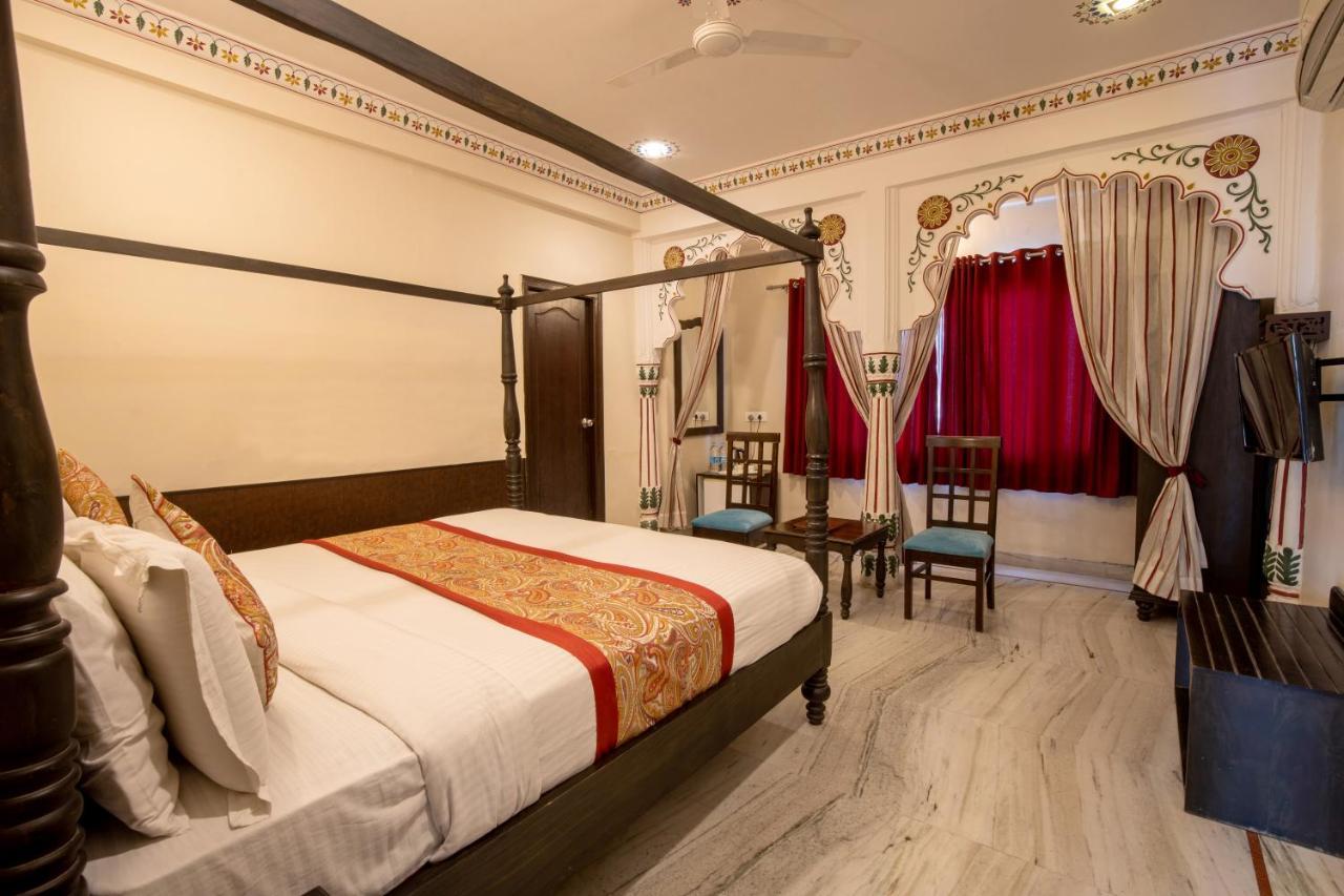 אודייפור Hotel Royal Pratap Niwas מראה חיצוני תמונה