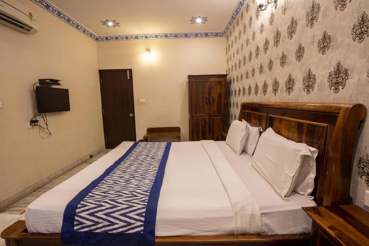 אודייפור Hotel Royal Pratap Niwas מראה חיצוני תמונה