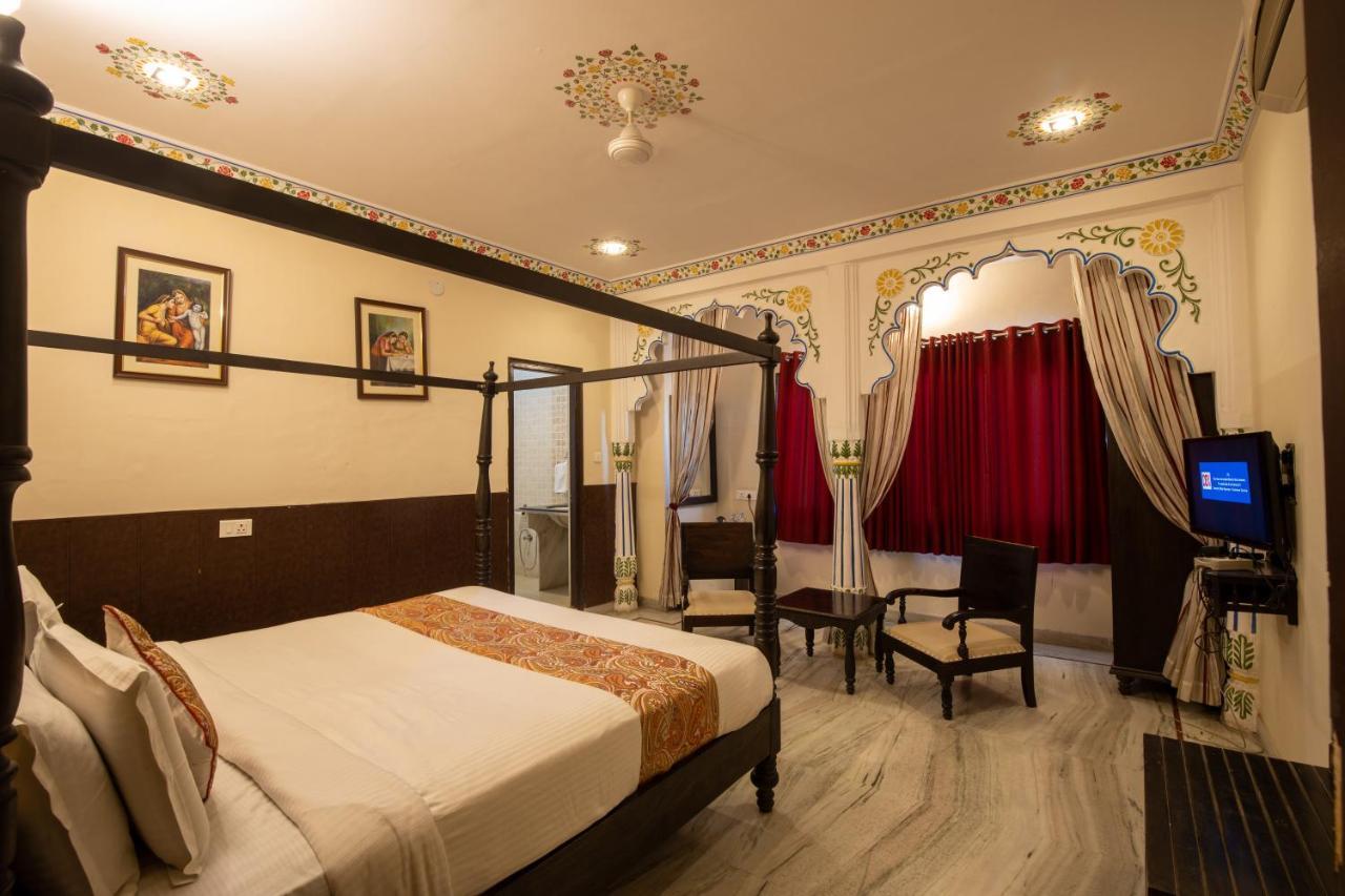 אודייפור Hotel Royal Pratap Niwas מראה חיצוני תמונה