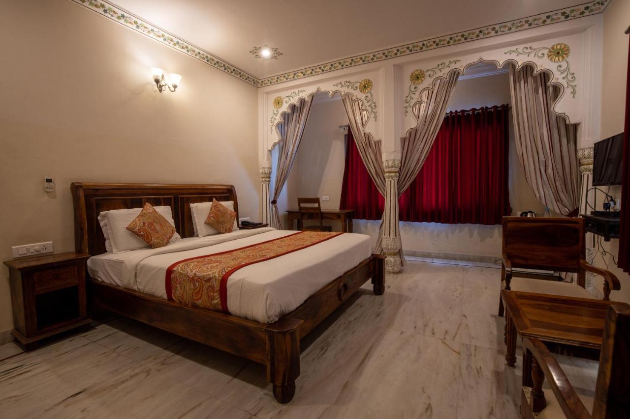 אודייפור Hotel Royal Pratap Niwas מראה חיצוני תמונה