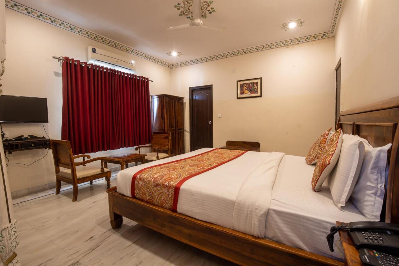אודייפור Hotel Royal Pratap Niwas מראה חיצוני תמונה