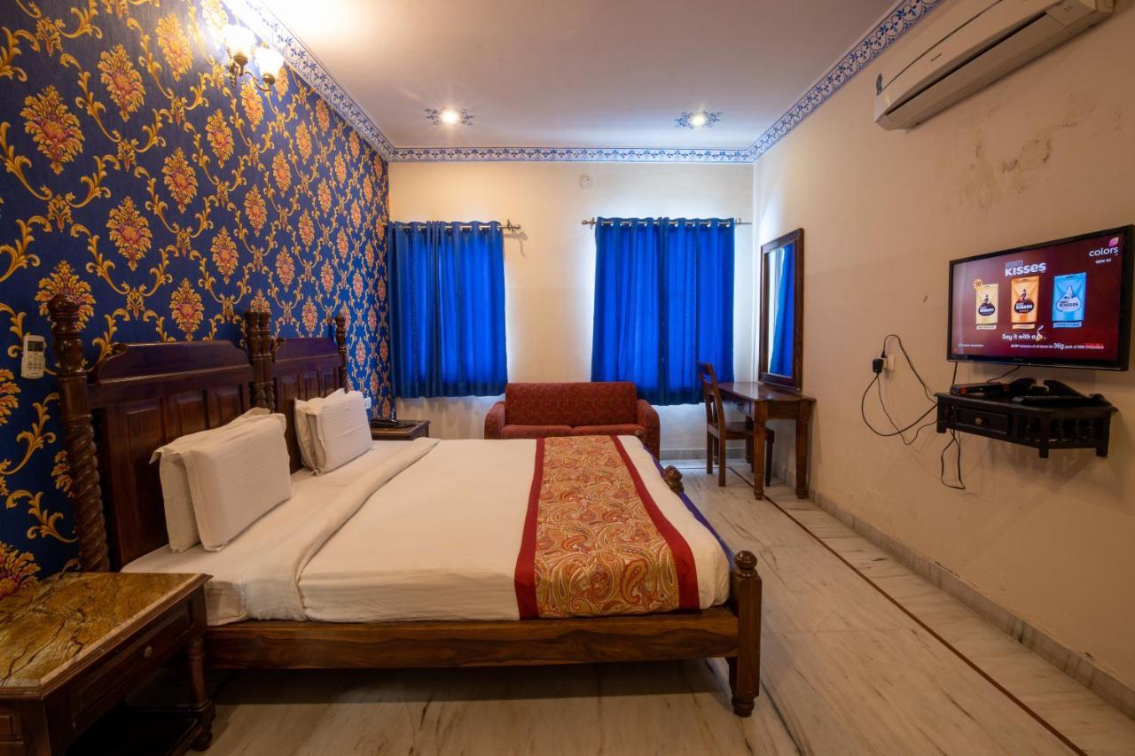 אודייפור Hotel Royal Pratap Niwas מראה חיצוני תמונה