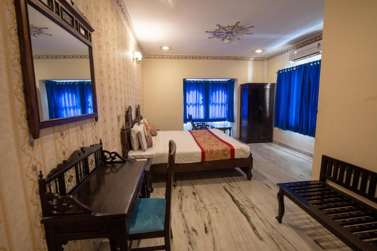 אודייפור Hotel Royal Pratap Niwas מראה חיצוני תמונה
