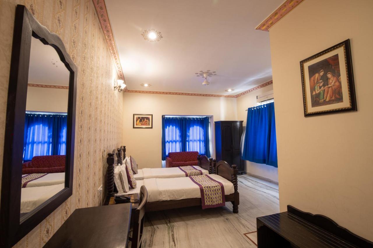 אודייפור Hotel Royal Pratap Niwas מראה חיצוני תמונה