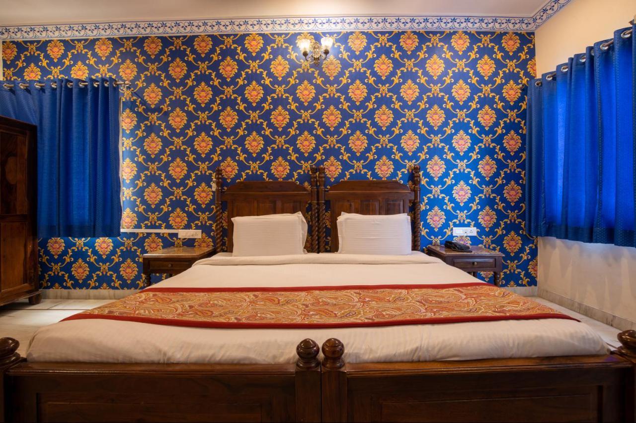 אודייפור Hotel Royal Pratap Niwas מראה חיצוני תמונה
