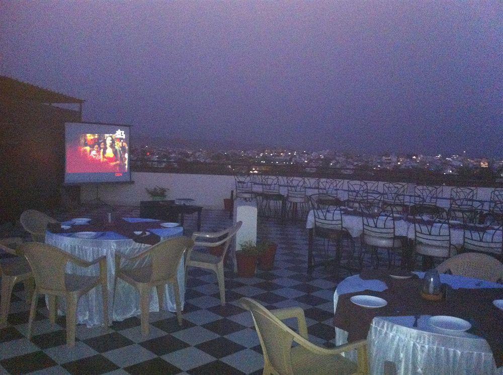 אודייפור Hotel Royal Pratap Niwas מראה חיצוני תמונה
