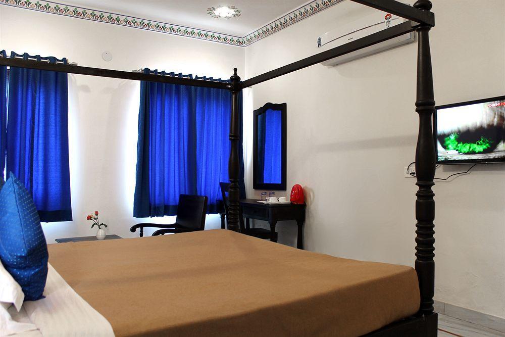 אודייפור Hotel Royal Pratap Niwas מראה חיצוני תמונה