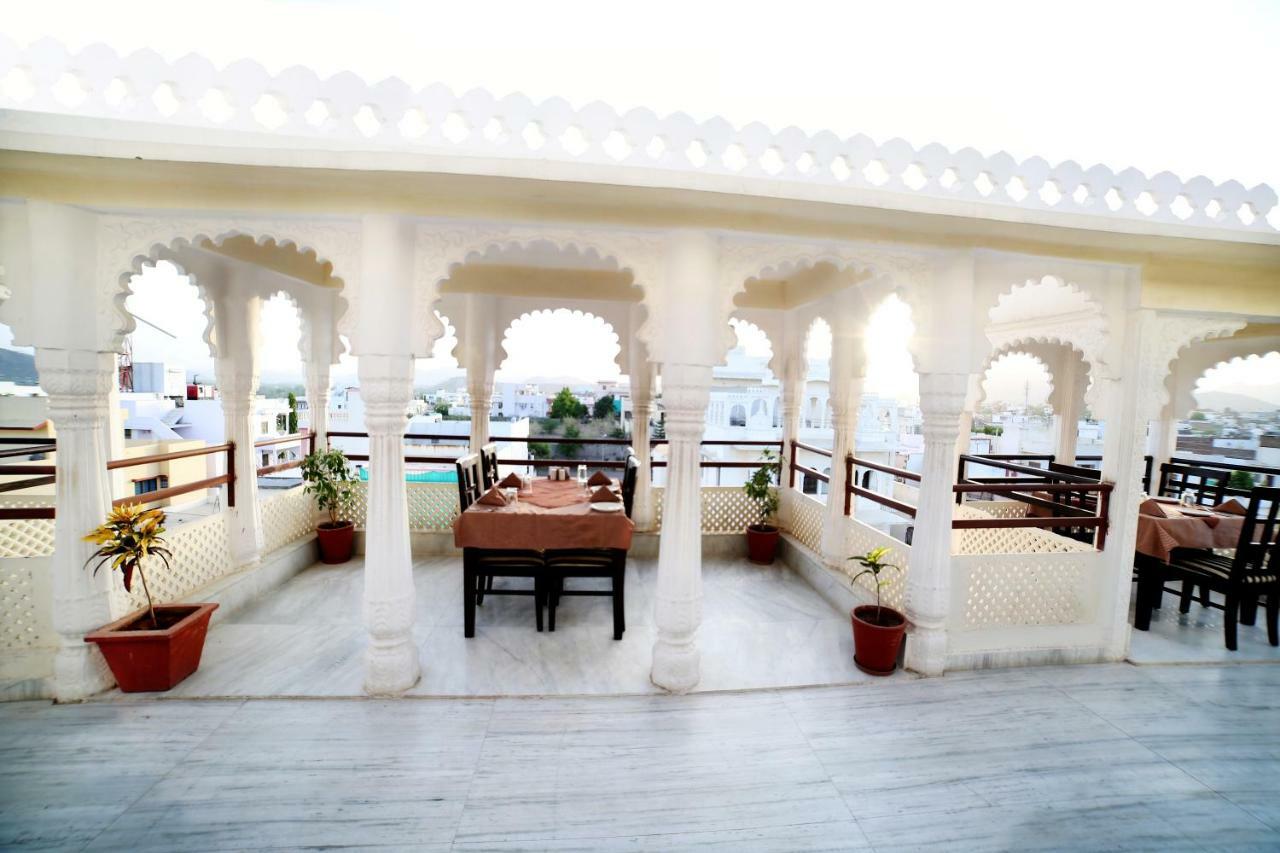 אודייפור Hotel Royal Pratap Niwas מראה חיצוני תמונה