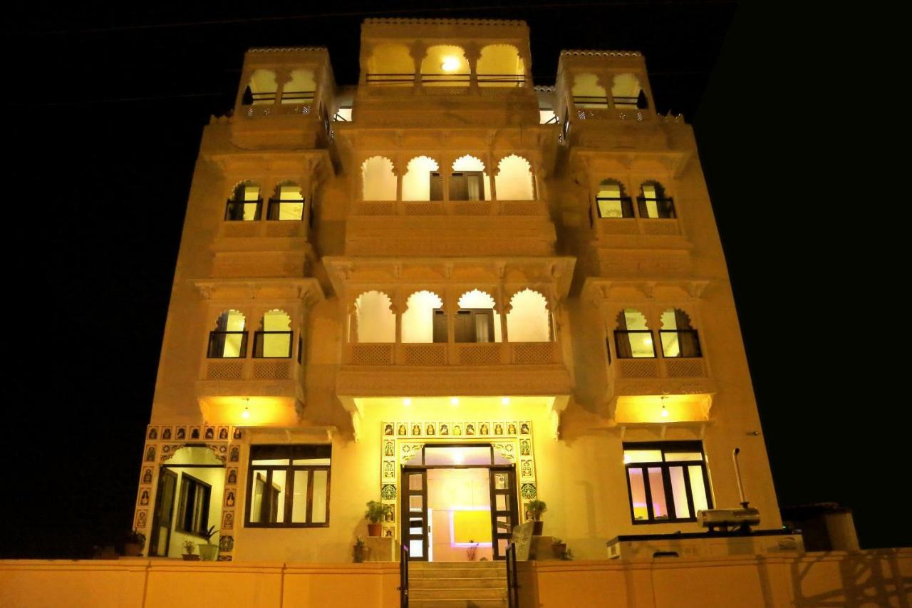אודייפור Hotel Royal Pratap Niwas מראה חיצוני תמונה
