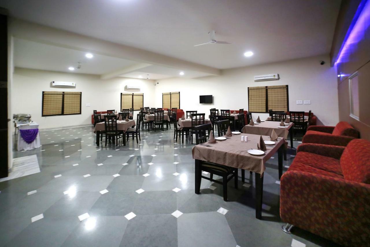 אודייפור Hotel Royal Pratap Niwas מראה חיצוני תמונה