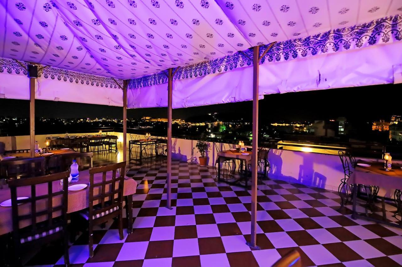 אודייפור Hotel Royal Pratap Niwas מראה חיצוני תמונה