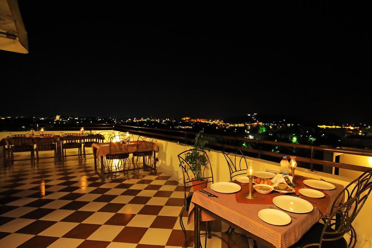 אודייפור Hotel Royal Pratap Niwas מראה חיצוני תמונה
