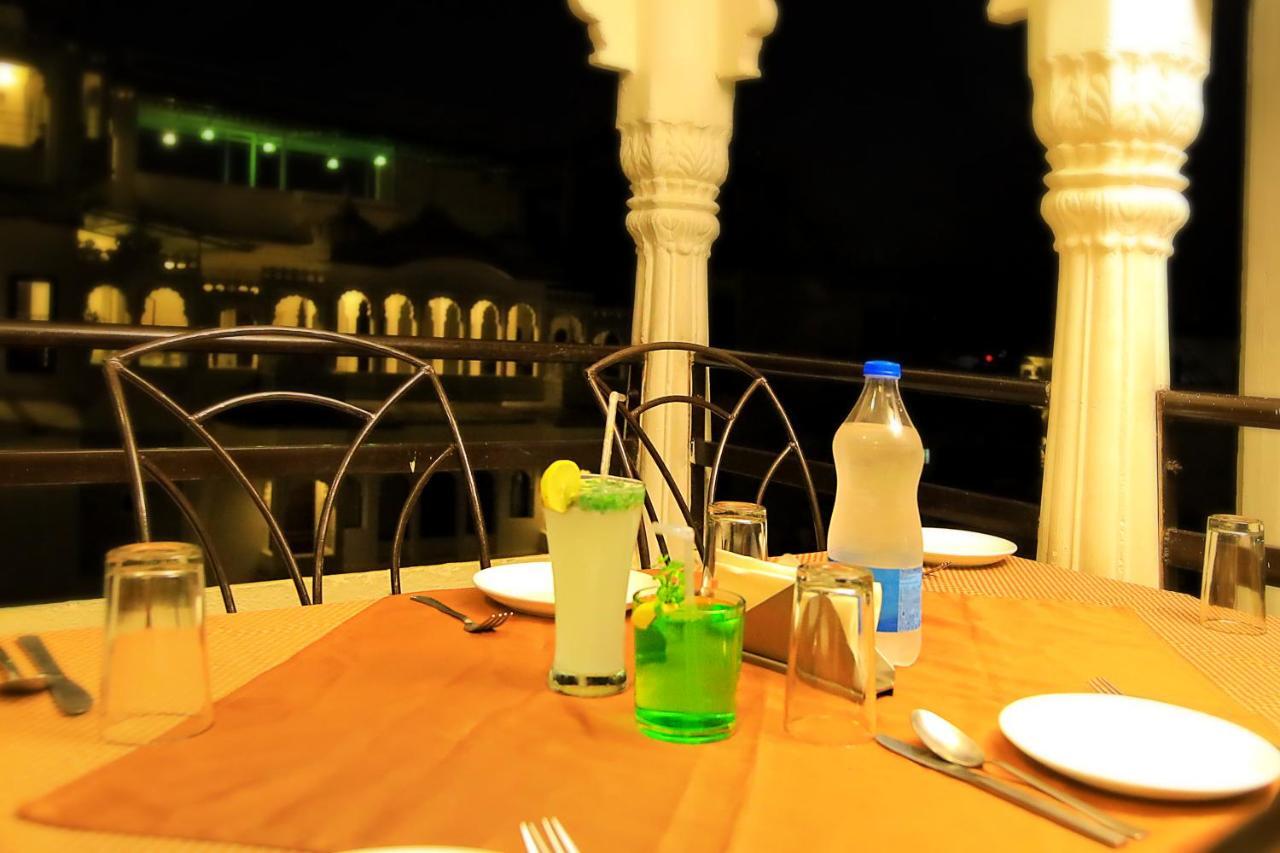 אודייפור Hotel Royal Pratap Niwas מראה חיצוני תמונה