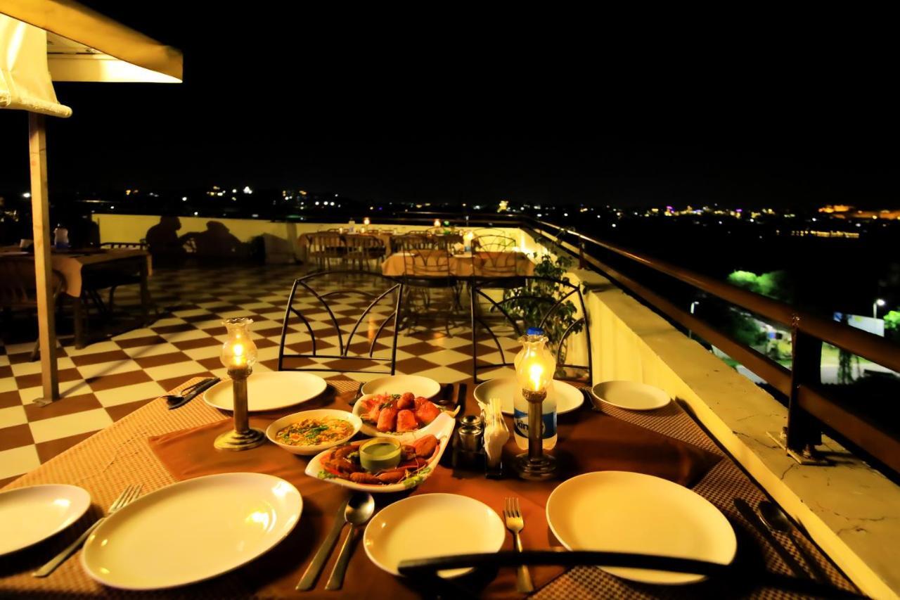 אודייפור Hotel Royal Pratap Niwas מראה חיצוני תמונה