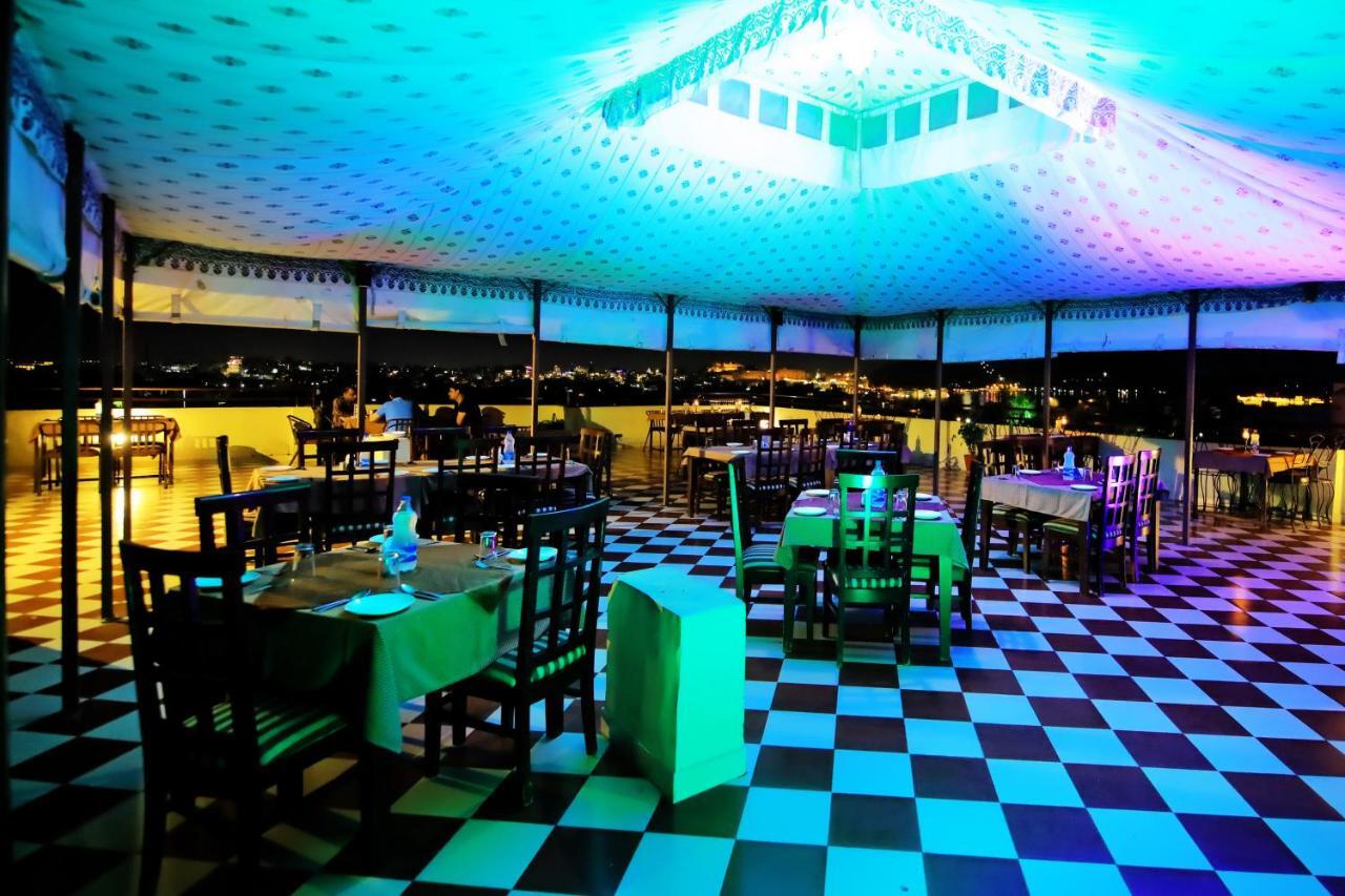 אודייפור Hotel Royal Pratap Niwas מראה חיצוני תמונה