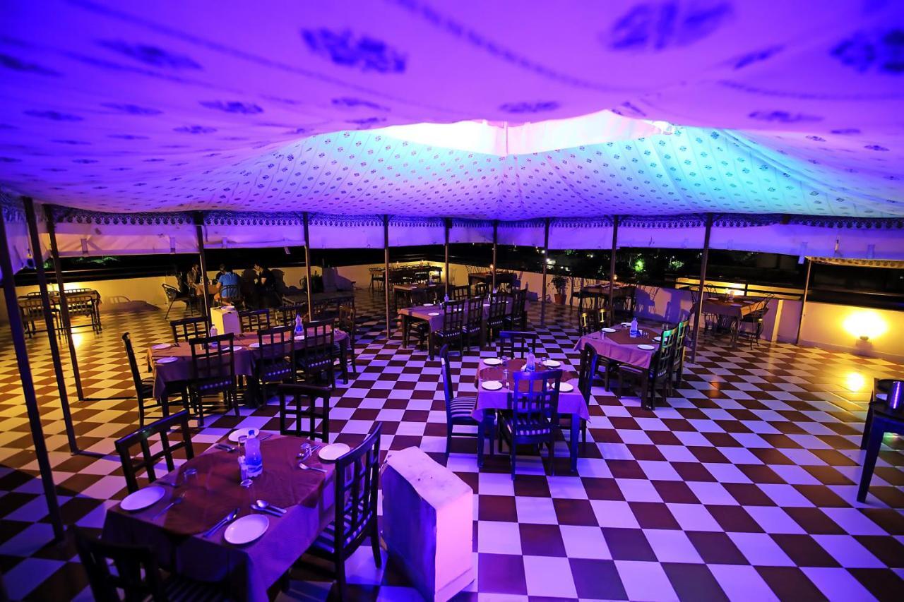 אודייפור Hotel Royal Pratap Niwas מראה חיצוני תמונה